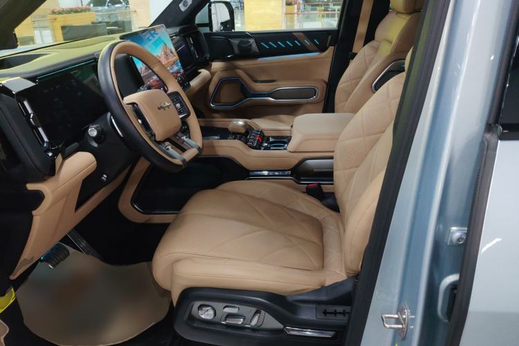 Used Formula Leopard Leopard 8 2025 Smart & Brave Flagship Edition 7 Seats