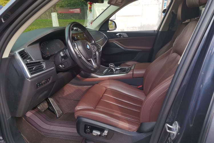 Used BMW X7 2019 xDrive40i Luxury Package with Leading Features
