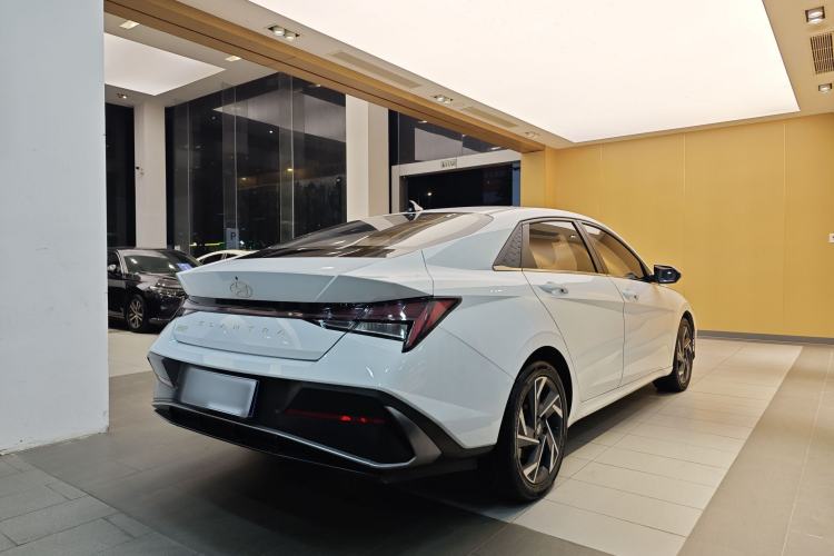 Used Hyundai Elantra 2023 1.5L CVT LUX Prestige Edition Exterior 7