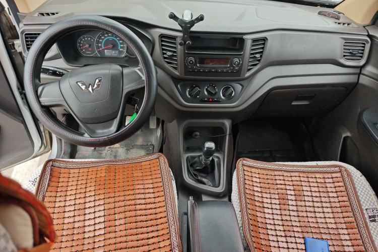 Used Wuling Hongguang V 2019 1.5L Enjoyment Version China VI LAR