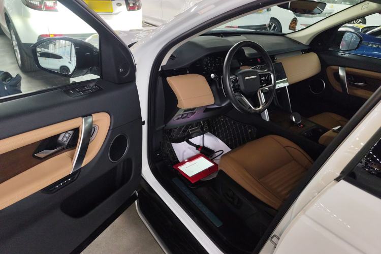 Used Land Rover Discovery Sport New Energy 2024 1.5T P300e Plug-in Hybrid Electric Version Interior 3