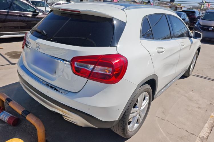 Used Mercedes-Benz GLA 2016 GLA 200 Fashion Model Rear Right 45 Deg