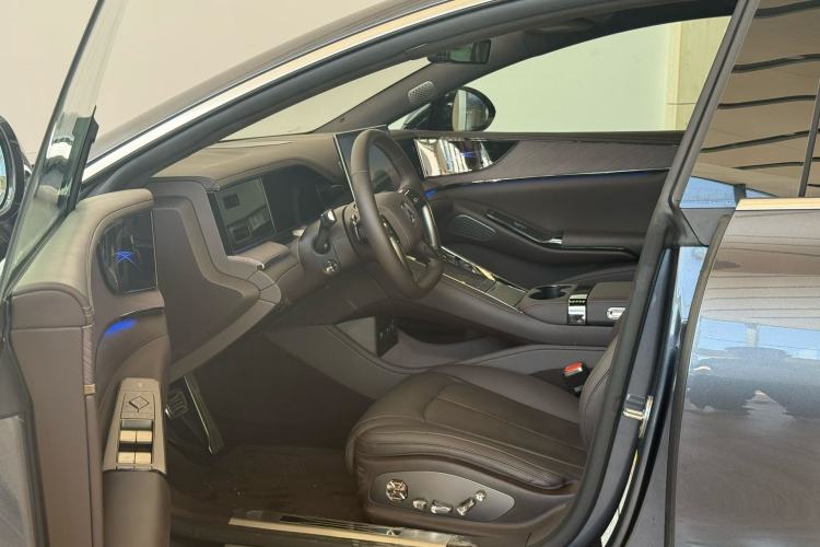 Used Denza Z9 2024 1100 km Four-Wheel Drive Max Version
