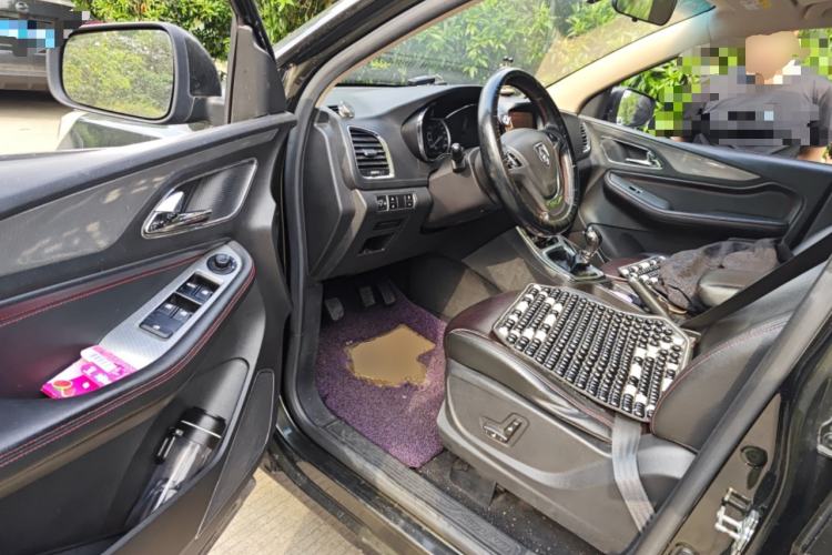 Used Baojun 560 2015 1.8L manual luxury version
