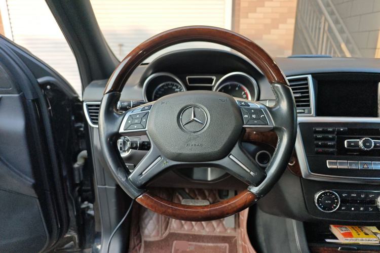 Used Mercedes-Benz M-Class 2014 ML 400 4MATIC Luxury Model