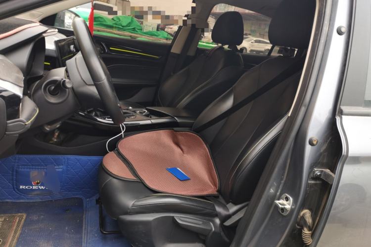 Used Roewe i5 2021 1.5L CVT Black Gold Edition
