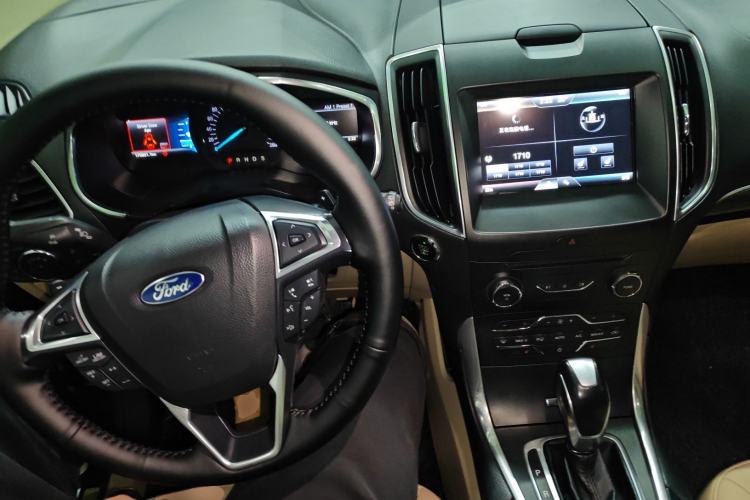 Used Ford Edge 2015 2.0T GTDi Two-Wheel-Drive High-Line Version