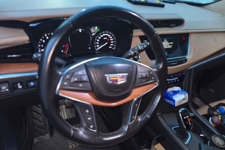 Used Cadillac XT5 2018 28E 4x4 Platinum Edition