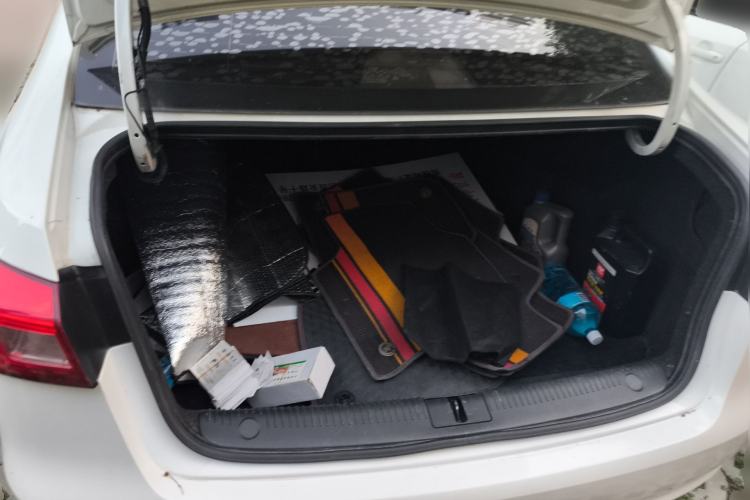 Used Roewe 360 2015 1.5L Automatic Luxury Edition Trunk