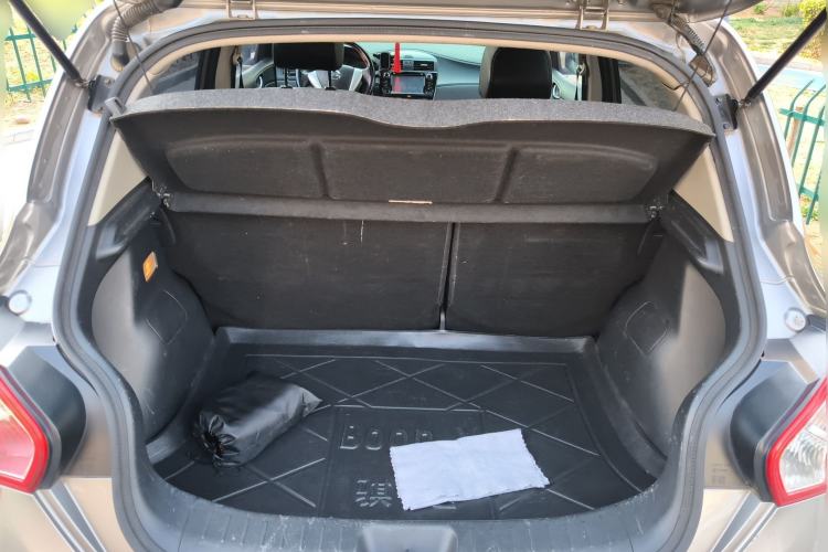 Used Nissan Tiida 2013 1.6L CVT Cool Cafe Edition Trunk