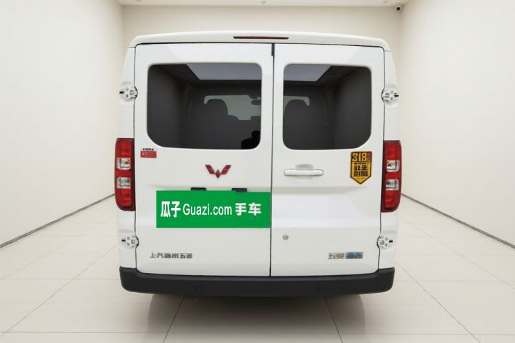 Used Wuling Yangguang 2024 300KM Comfort Version Passenger Van 75kW
