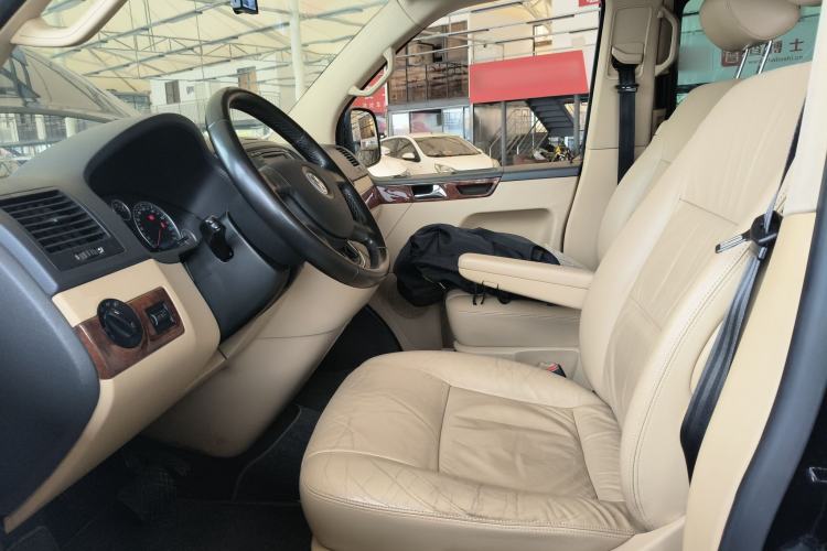 Used Volkswagen Multivan 2008 3.2L Left Front Seat