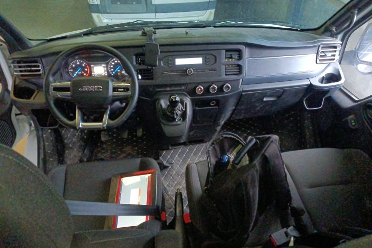 Used JMC Fushun 2025 2.0T 6MT Diesel Short-Wheelbase Mid-Roof Commercial Multi-Purpose Passenger Vehicle with 5/6 Seats