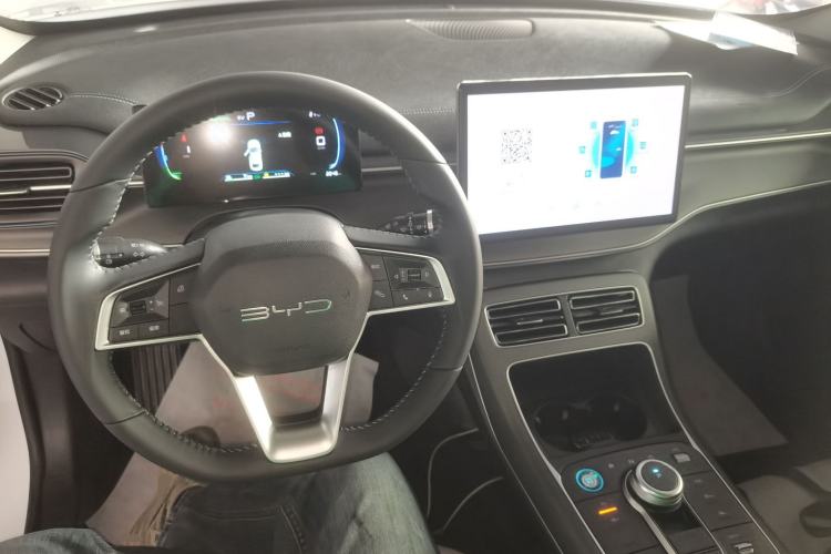 Used BYD Destroyer 05 2024 HONOR Edition DM-i 55KM Luxury Model Center Console