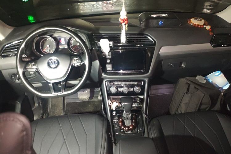 Used Volkswagen Tiguan L 2018 Facelift 330TSI Automatic Two-Wheel Drive Luxury Edition Center Console