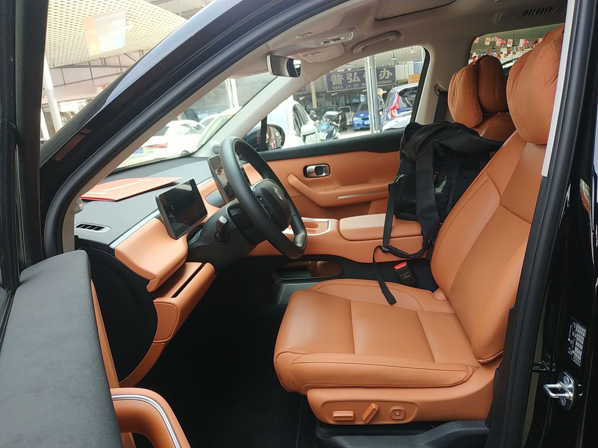 المقاعد الأمامية داخل السيارة