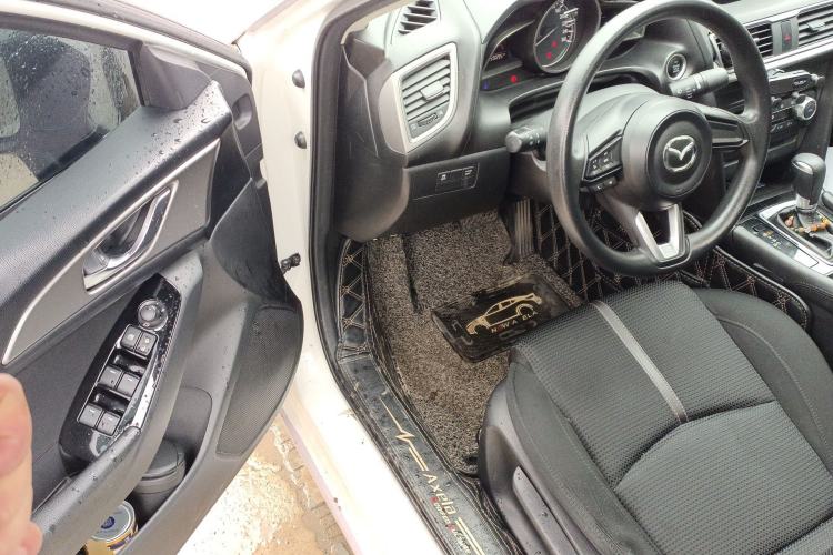 Used Mazda 3 Axela 2017 Sedan 1.5L Automatic Luxury Model Emission Standard China V Driver Seat