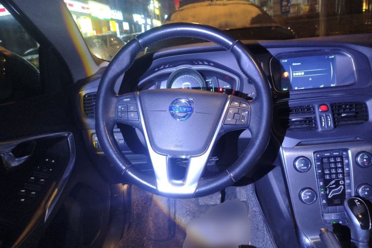 Used Volvo V40 2015 1.6T Zhiyi Edition
