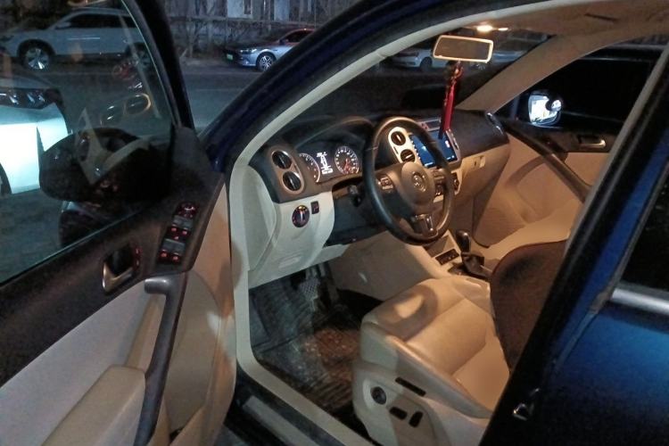 Used Volkswagen Tiguan 2012 1.8TSI Automatic Two-Wheel Drive Zhaoshi Edition Driver Seat