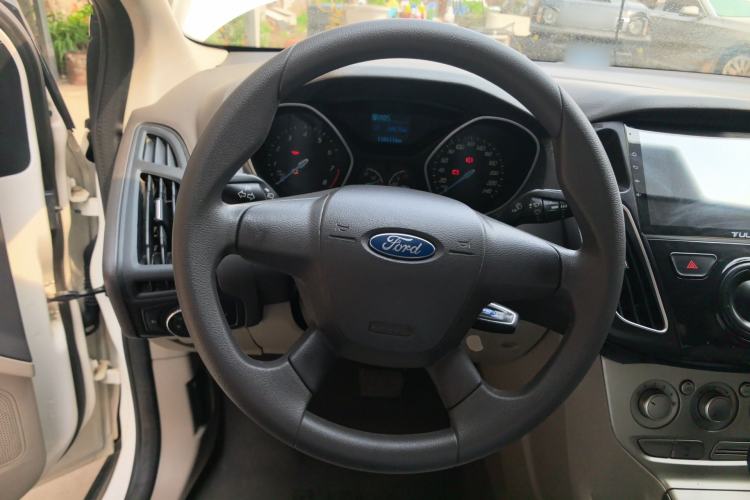 Used Ford Focus 2012 Sedan 1.6L Automatic Comfort Model Steering Wheel