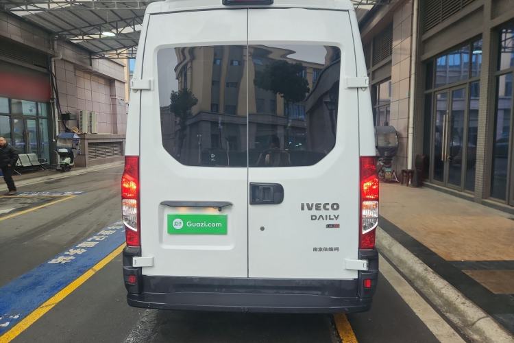 Used Iveco Eurocargo 2021 2.0T Manual Super-Rui Short Wheelbase High-Roof Side-Sliding Door F1A