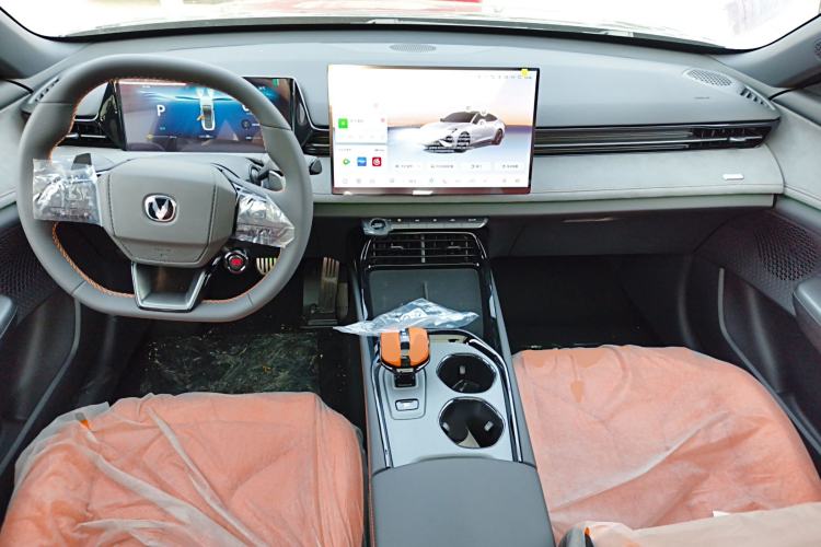 Used CHANGAN UNI-V 2025 Model Third-Generation 2.0T Dynamic Edition Center Console