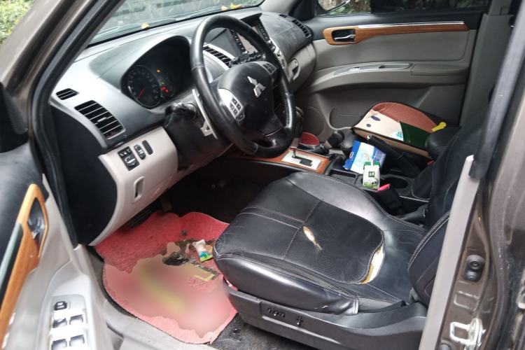 Used Mitsubishi Pajero Sport 2011 3.0L Sport Navigation Edition Driver Seat