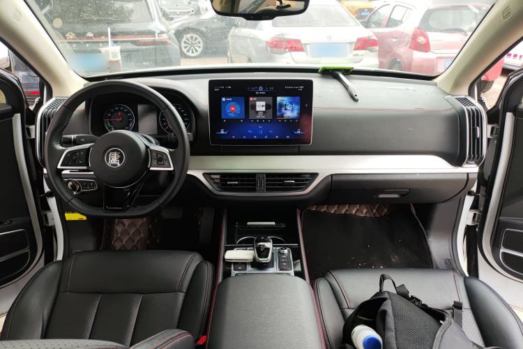 Used BYD Tang New Energy 2018 DM 2.0T All-Wheel Drive Smart Connect Advanced Model 7 Seats China V Emission Standard Center Console