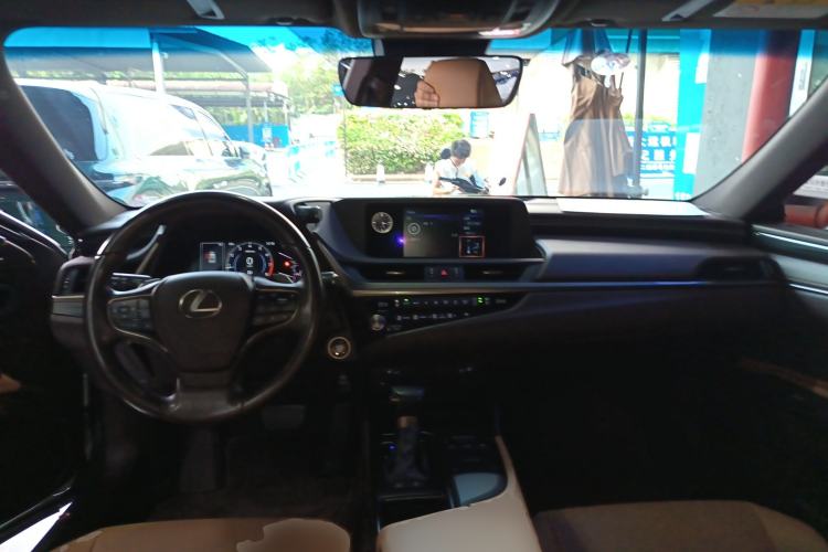 Used Lexus ES 2020 200 Excellence Edition
