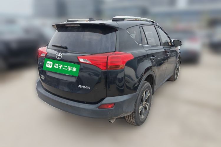 Used Toyota RAV4 2015 2.0L CVT Two-Wheel Drive Fashion Edition Rear Right 45 Deg