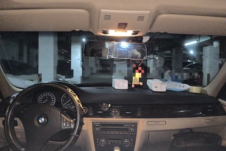 Used BMW 3 Series 2011 320i Sport Edition Center Console