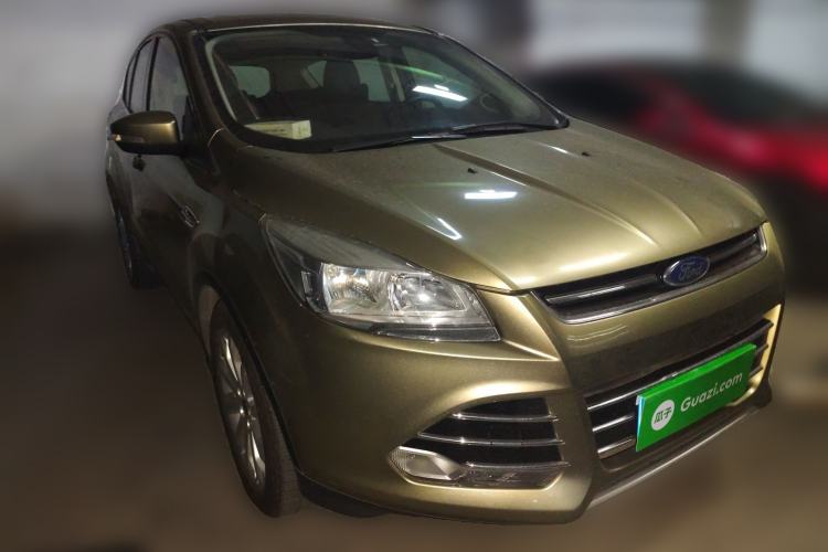 Used Ford Kuga 2013 1.6L GTDi Two-Wheel-Drive Trend Model Front Right 45 Deg