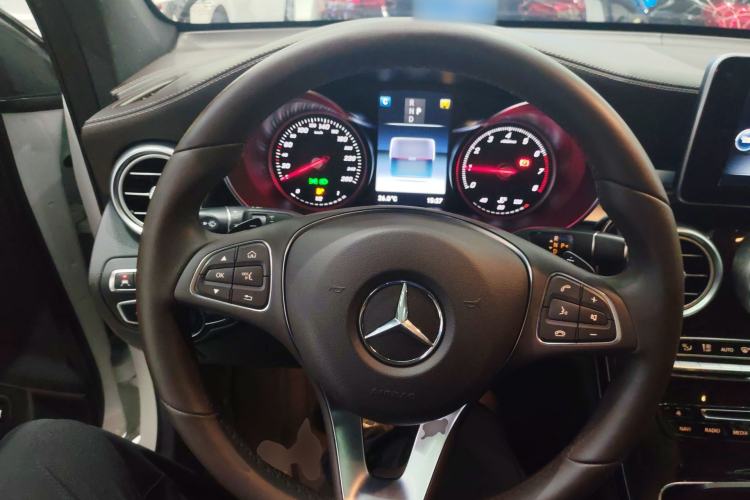 Used Mercedes-Benz GLC 2017 GLC 260 4MATIC Luxury Model Steering Wheel
