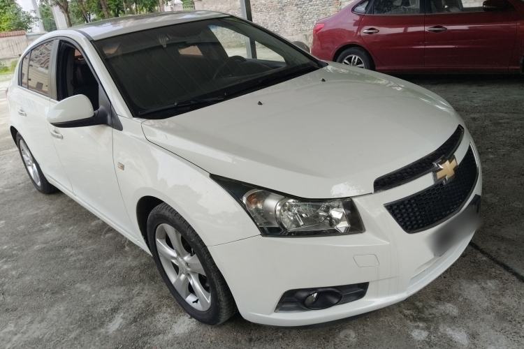 Used Chevrolet Cruze 2013 Hatchback 1.6T Automatic Flagship Model Front Right 45 Deg