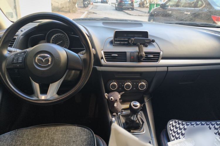 Used Mazda 3 Axela 2014 Sedan 1.5L Manual Comfort Model Center Console