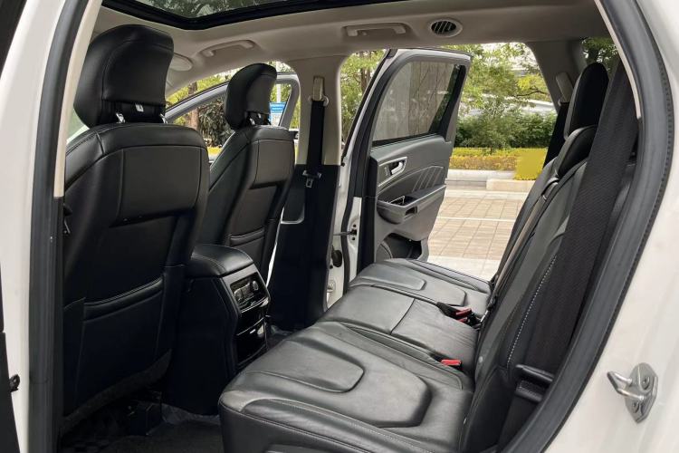 Used Ford Edge 2017 EcoBoost 245 Two-Wheel-Drive Sporty 7-Seater