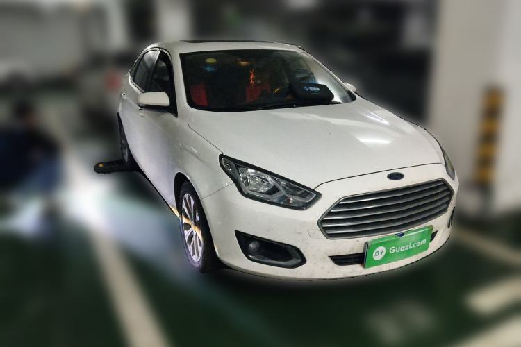 Used Ford Escort 2015 1.5L Automatic Fashion Model Front Right 45 Deg