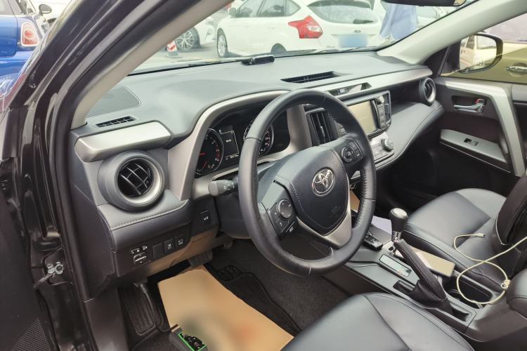 Used Toyota RAV4 2019 2.0L CVT Two-Wheel Drive ZhiShang Version China VI Standard