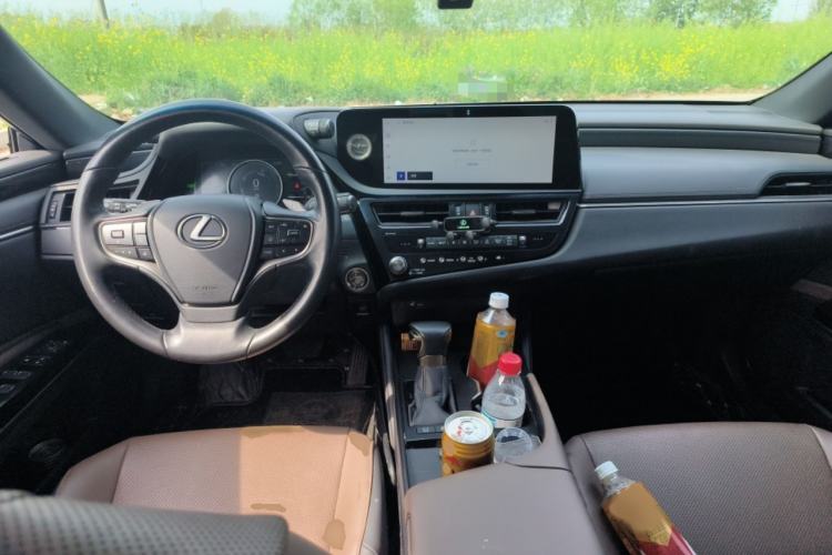 Used Lexus ES 2022 300h Excellence Edition Interior 2
