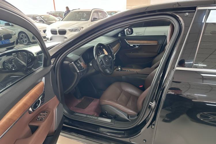 Used Volvo S90 2021 B5 Zhiyi Luxury Edition
