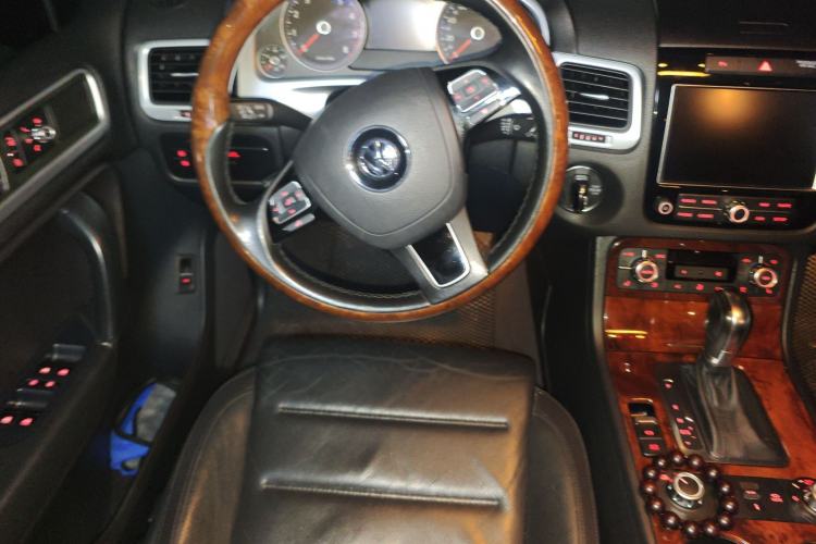 Used Volkswagen Touareg 2011 3.0 TSI Comfort Version
