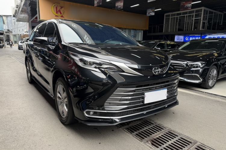 Used Toyota Sienna 2024 2.5L Hybrid Luxury Edition