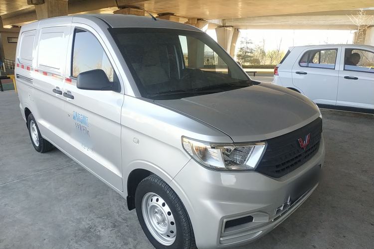 Used Wuling Hongguang V 2022 1.5L Jingqu Edition Enclosed-Window Vehicle with Hydraulic Power Steering LAR
