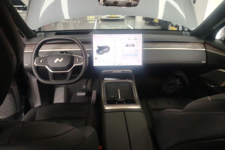 Used ONVO Luxeed L90 2025 Model—Ultra Six-Seater Version Center Console