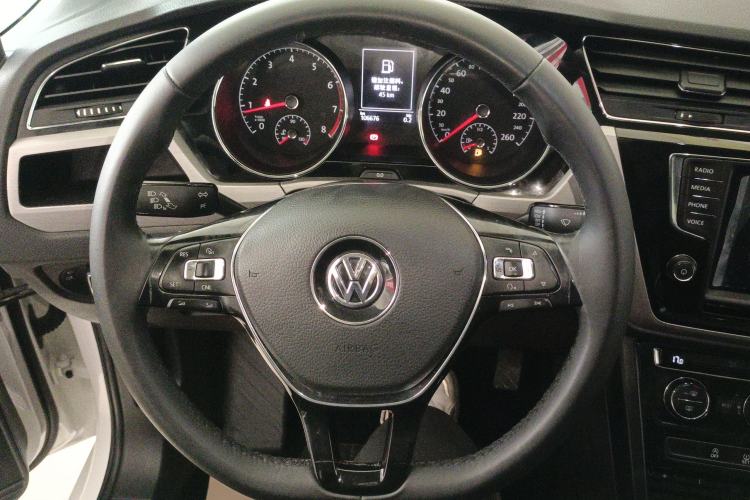 Used Volkswagen Touran 2018 Volkswagen Touran L 280TSI DSG Comfort Edition 7-seater Steering Wheel