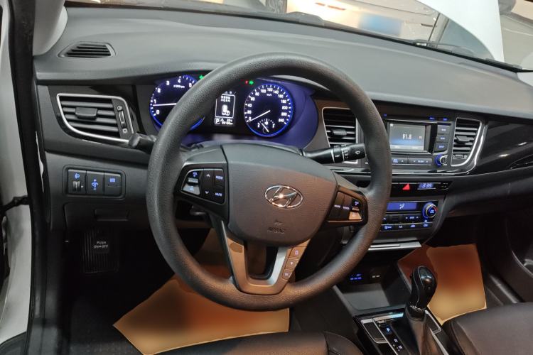 Used Hyundai Mistra 2014 1.8L Automatic Smart GLS Steering Wheel