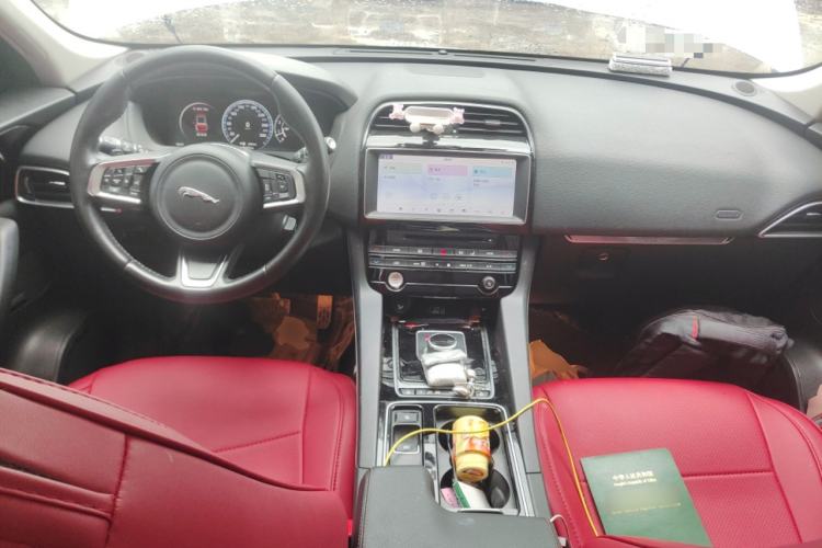 Used Jaguar F-PACE 2018 2.0T Four-Wheel Drive Urban Luxury Edition Center Console