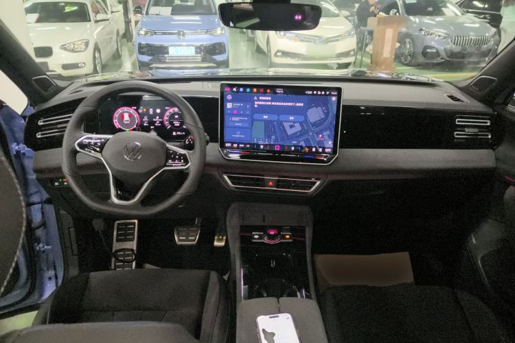 Used Volkswagen Tiguan L 2024 PRO 330TSI Two-Wheel Drive R-Line Prestige Edition Center Console