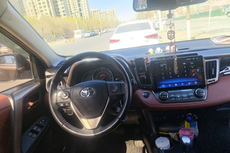 Used Toyota RAV4 2013 2.5L Automatic 4x4 Luxury Edition Steering Wheel