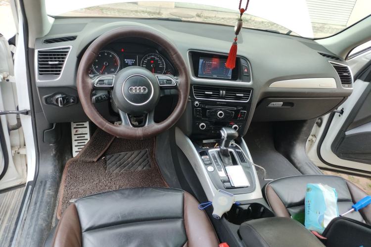 Used Audi Q5 2017 40 TFSI Technology Edition Center Console